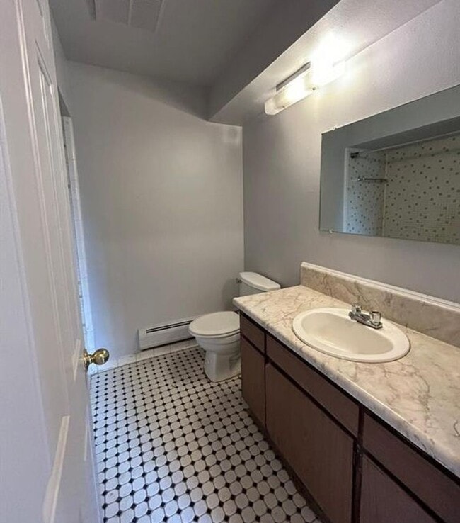 Building Photo - 16480 E 9 Mile Rd