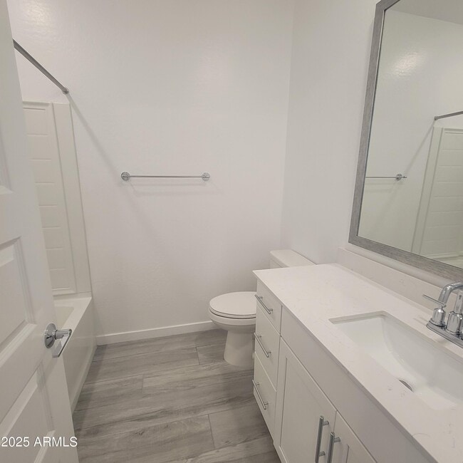 Building Photo - 4077 S Sabrina Dr