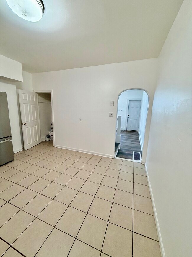 Building Photo - 5023 Tacoma St