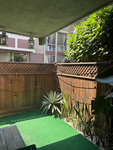 Building Photo - 6505 Green Valley Cir