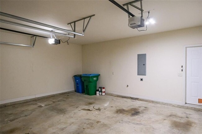 Building Photo - 6001 Brookside Oak Cir