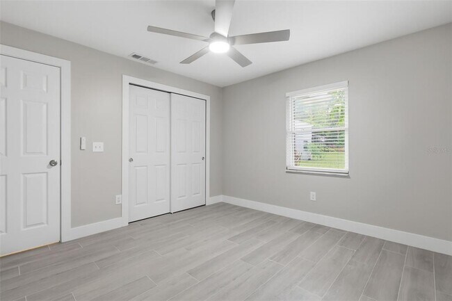 Building Photo - 550 E Minnesota Ave