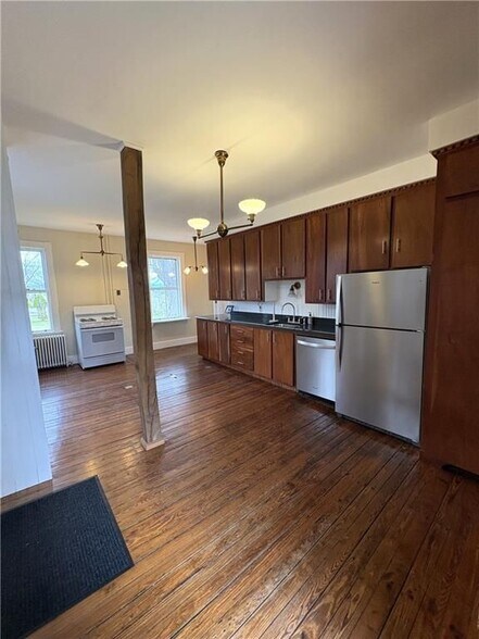 Building Photo - 39 Walcott Ave