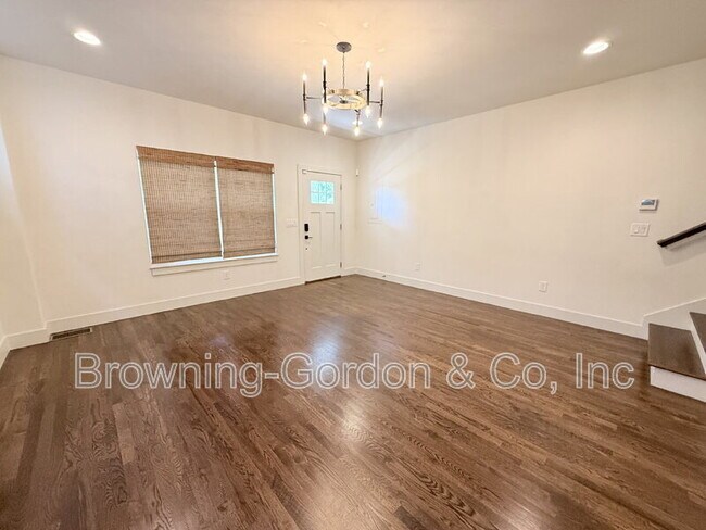 Building Photo - 2160B Whitney Ave