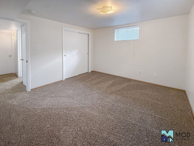 Building Photo - $0 DEPOSIT OPTION. CHARMING BRICK RANCH WI...