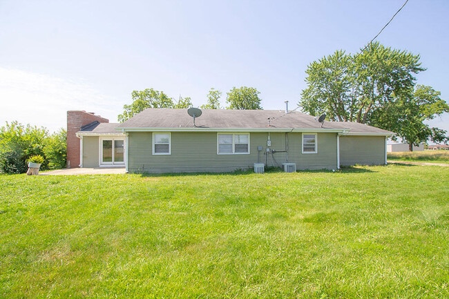 Building Photo - 1303 E Smiley Ln