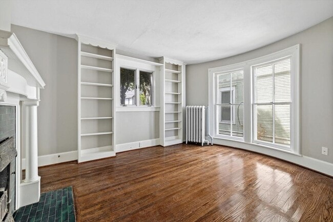 Building Photo - Updated 4 Bedroom Victorian on College Ave