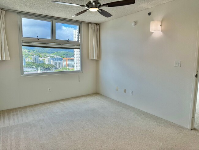 Building Photo - 1450 Young St