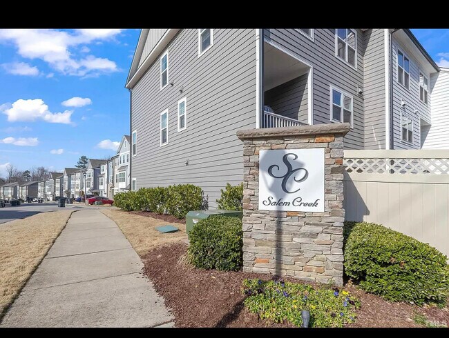 Primary Photo - 1389 Regents Ln