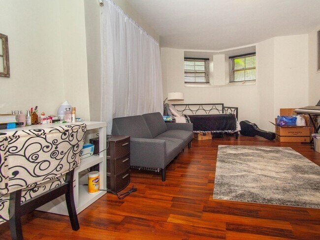 Primary Photo - 1064 Beacon St