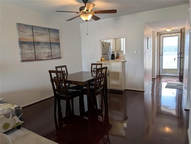 Building Photo - 3963 Lake Bayshore Dr