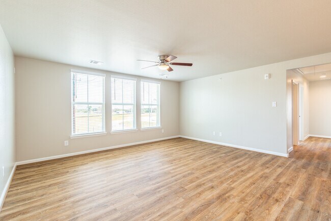 Building Photo - 219 Pk Pl Cir