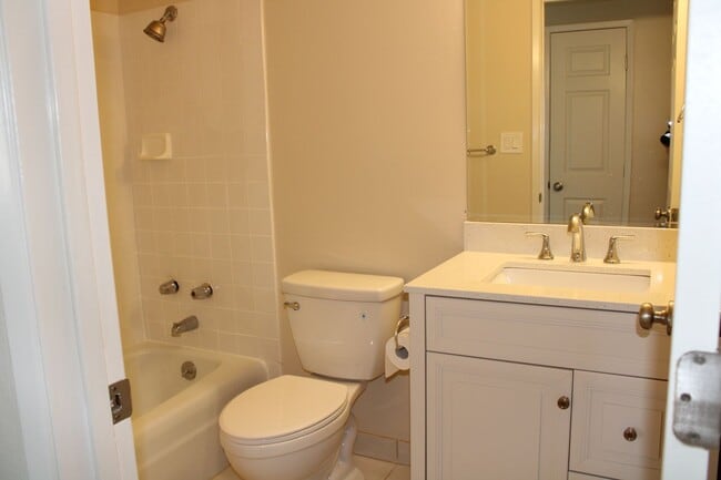 Building Photo - 3 Bedroom in Rincon Valley- Santa Rosa