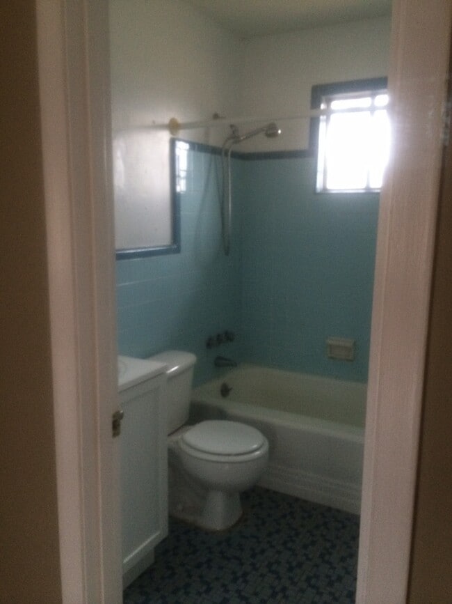 Building Photo - 3 Bedroom 1 Bath home in the cove
