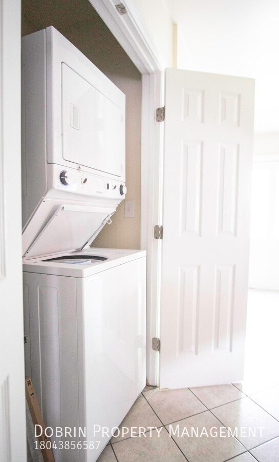 Building Photo - 810 W Clay St