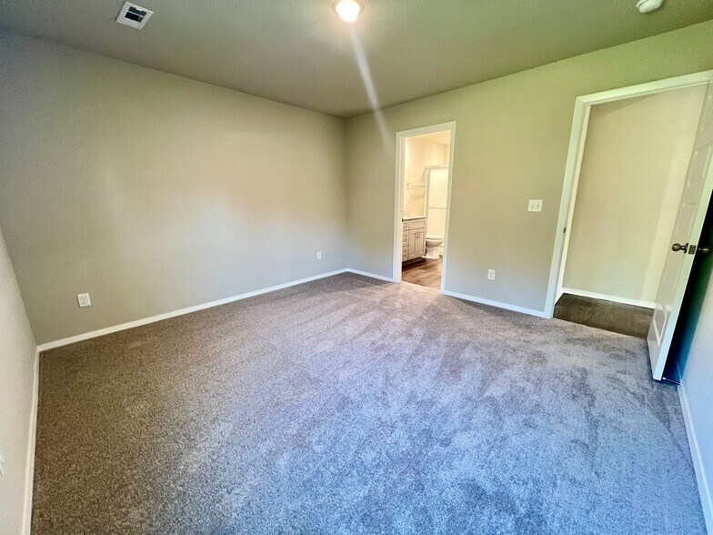 Building Photo - 8912 Preston Ct
