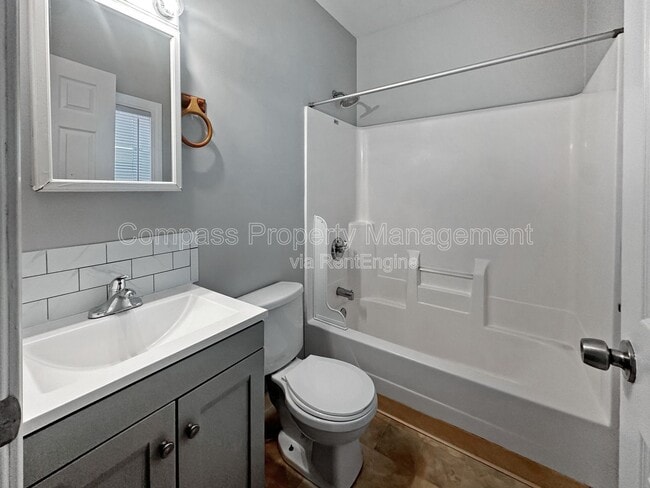 Building Photo - 309 Seward Ave NW