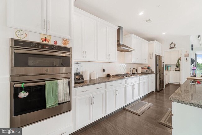 Building Photo - 23619 Waterford Downs Terrace