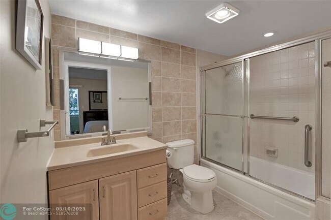 Building Photo - 4302 Martinique Cir