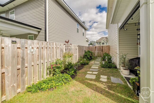 Building Photo - 114 Sams Dr