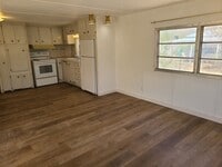 Building Photo - ONE MONTH FREE! Beautiful 2 bedroom 1 bath...