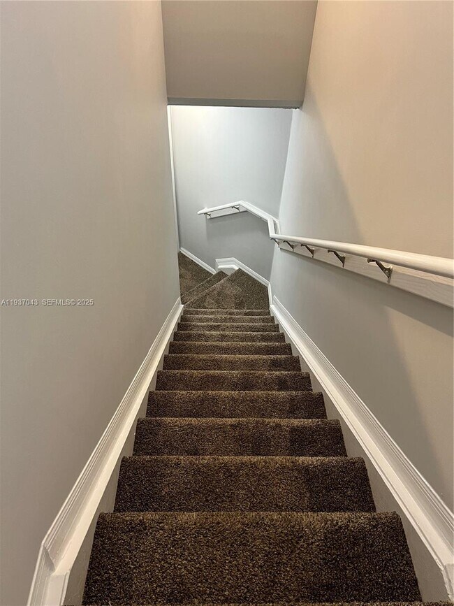 Building Photo - 2033 SE 10th Ave