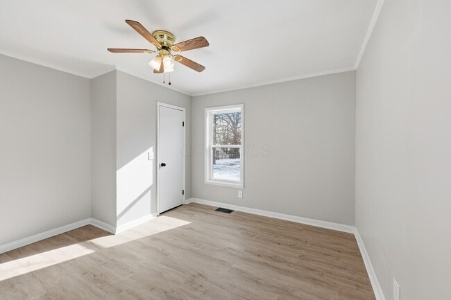 Building Photo - 566 E 10th St