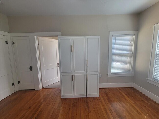 Building Photo - 2406 Huldy St