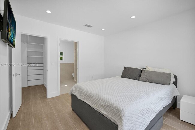 Building Photo - Northeast 81st Street, Miami, FL 33138 - 3 BR 2 BA single-family home