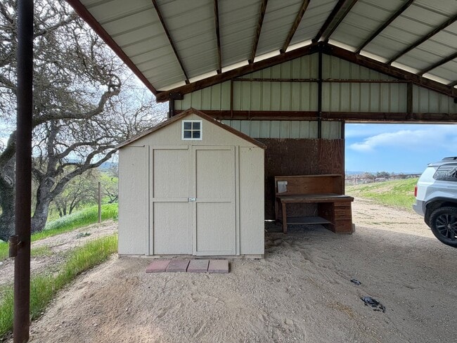 Building Photo - Beautiful County Property