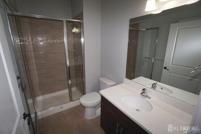 Building Photo - 475 Avenel St