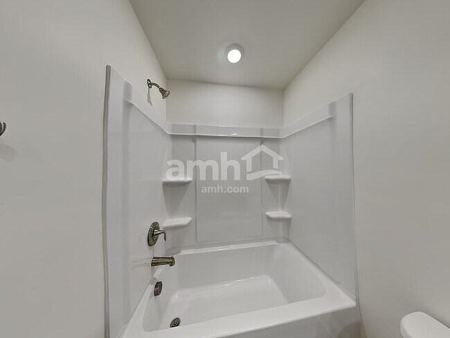 Building Photo - 639 Rivermist Dr