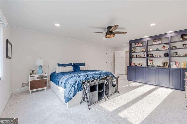 Building Photo - 4562 Columns Dr SE