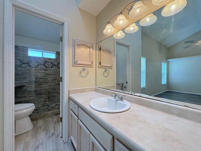 Building Photo - East El Paso Split Tri-Level 3 bed/2 bath Refrig A/C with bonus loft!