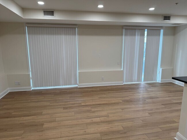 Building Photo - Nob Hill 2 Bedroom 2 Bath renovated Condo in Manayunk for rent $2,495/month