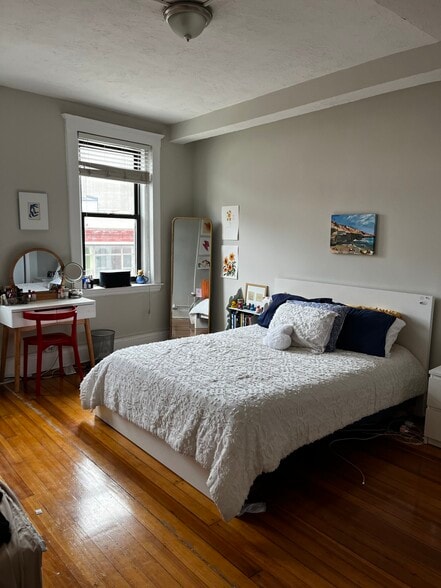 Building Photo - 220 Hanover St