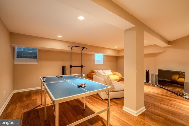 Building Photo - 128 Henley Rd