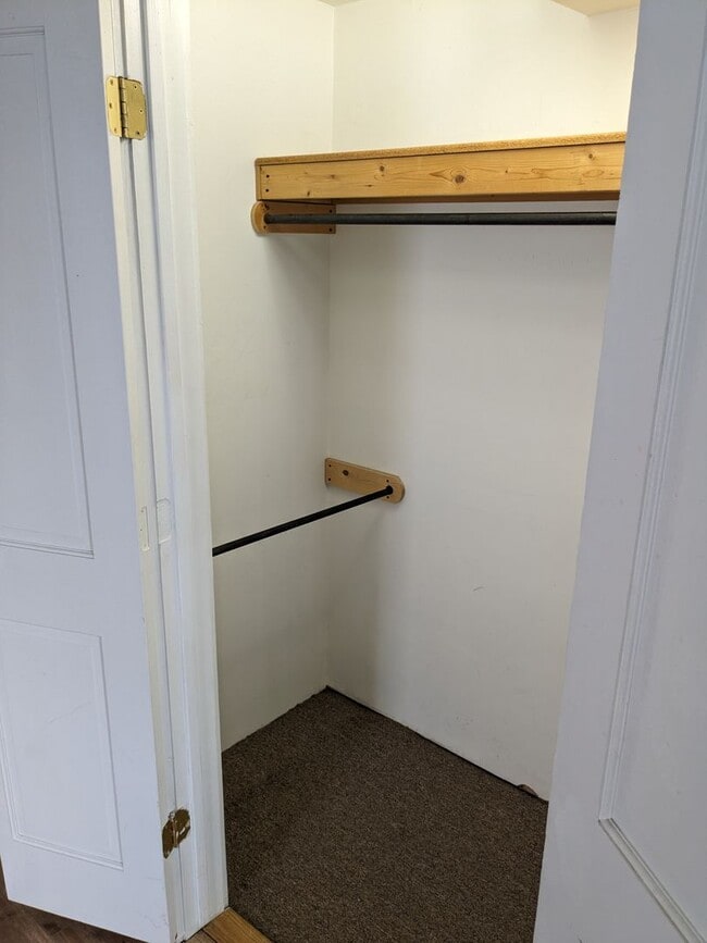 Building Photo - 3 Bed 2 Bath House Near Downtown Belgrade - Dogs Negotiable!