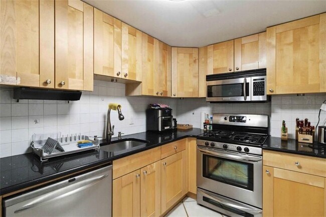 Building Photo - 1501 Clairmont Rd