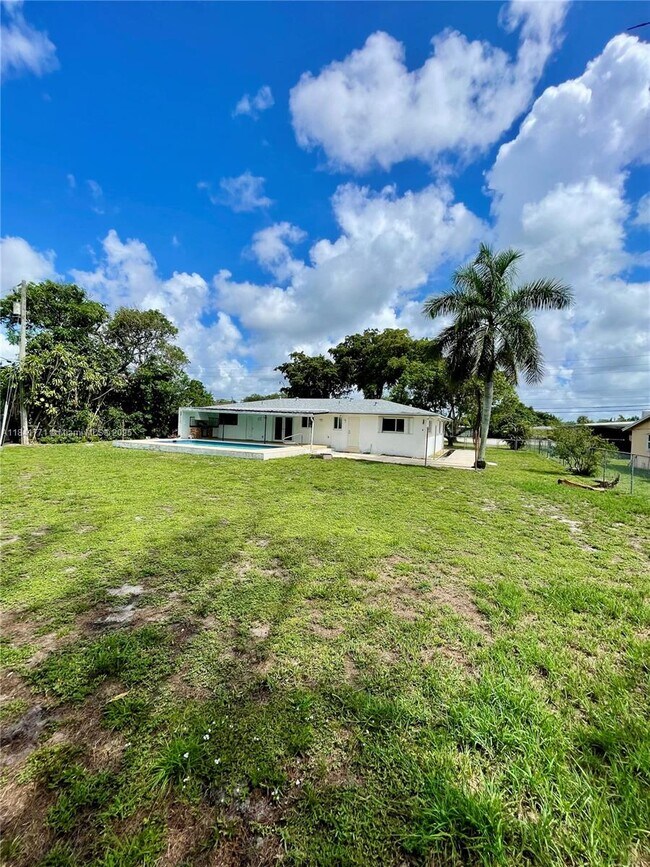 Building Photo - 4430 W Broward Blvd