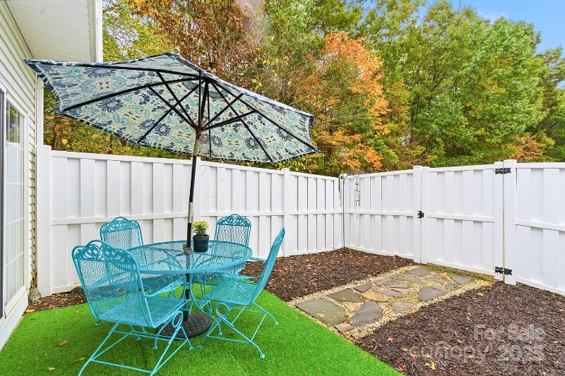 Building Photo - 6728 Rothchild Dr