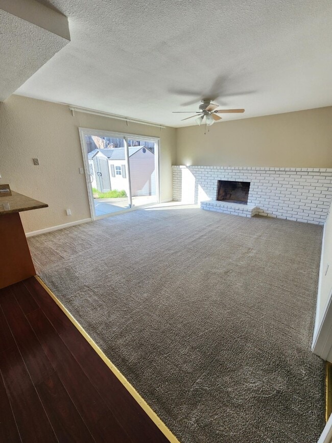 Building Photo - 735 Wedgewood Dr