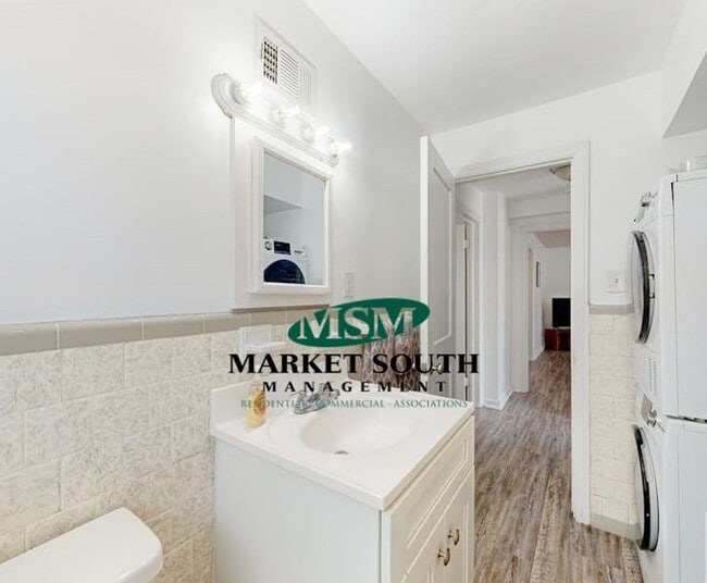 Building Photo - 2 W 53rd St