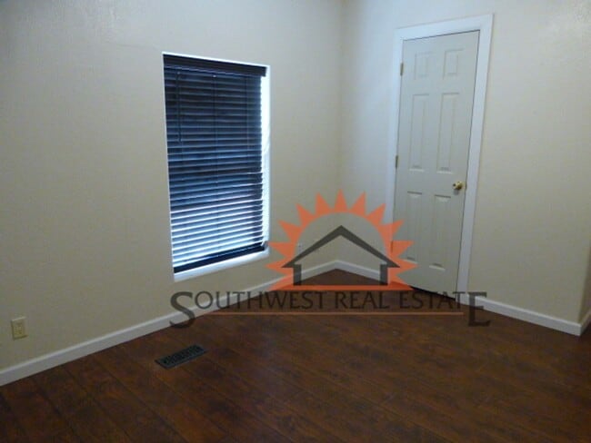 Building Photo - Country home with 3 bedroom 2 bathrooms