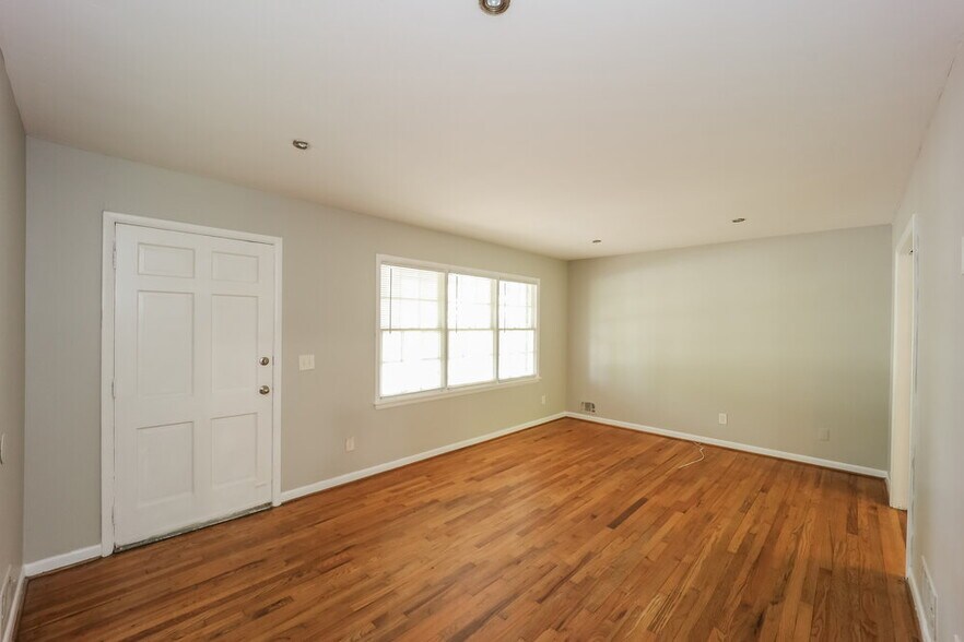 Building Photo - 3639 Telstar Dr