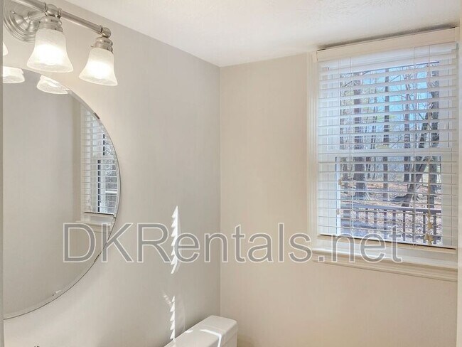 Building Photo - 860 Crab Orchard Dr