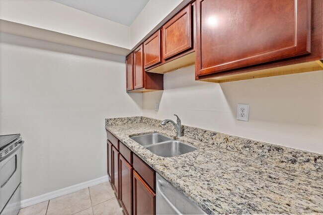 Building Photo - 406 W Azeele St