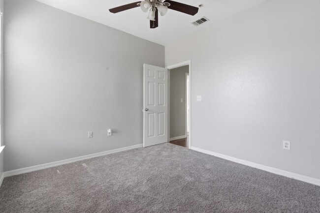 Building Photo - 5507 Legacy Crescent Pl