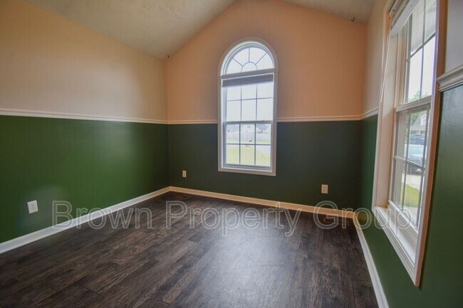 Building Photo - 112 Camrose Ct