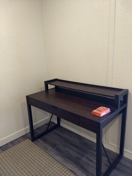 working desk - 10016 s hwy 81